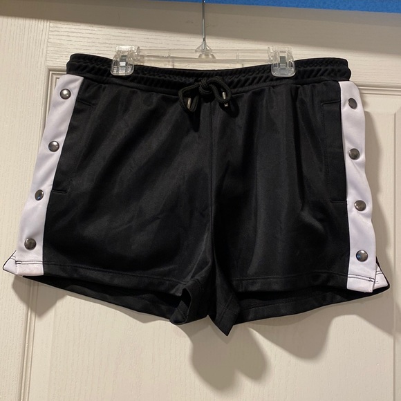 Urban Outfitters Pants - Urban Outfitters M Black/White Button Shorts